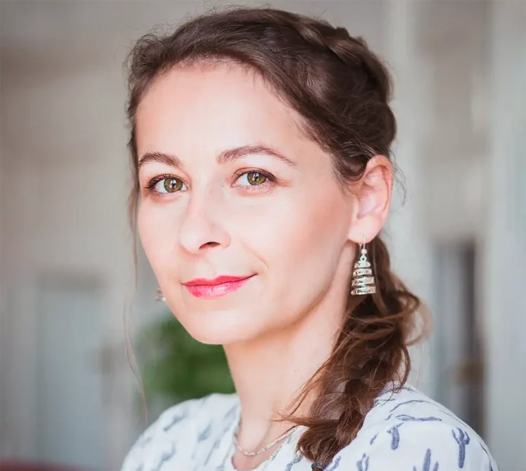Portrait von Birgit Hajek, BSc MA, Dozentin an der IBS Akademie